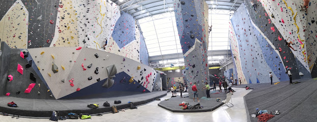 Sharma Climbing Madrid thumb 2